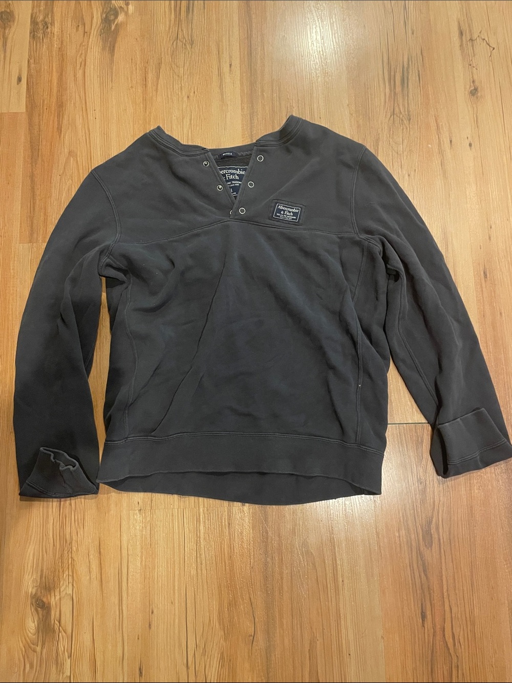 Abercrombie & Fitch Men’s Black Henley Pullover Crewneck